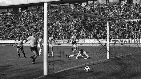 But de Juan Martín Mugica 51' | Uruguay - Israël | Coupe du Monde de la FIFA Mexique 1970™