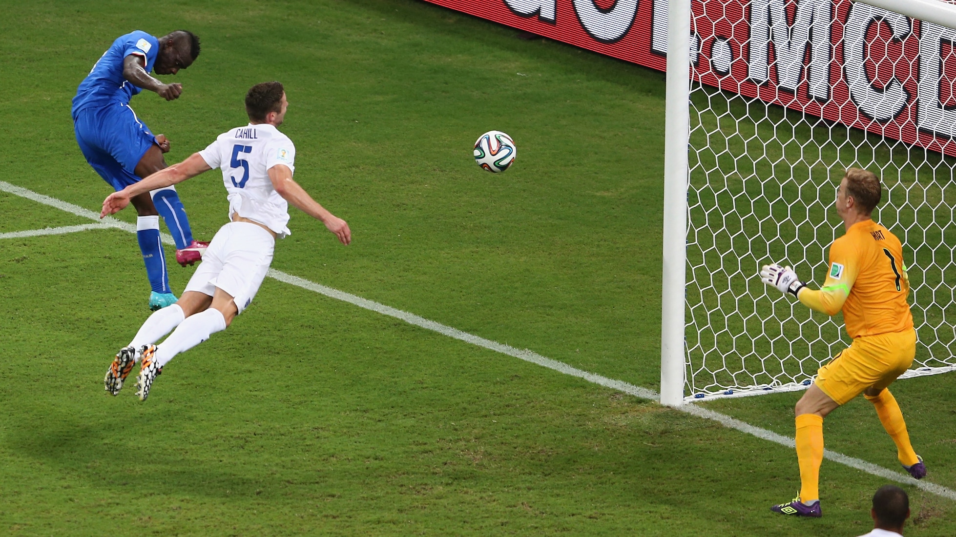 Le but de Mario Balotelli 49' | Angleterre - Italie | Coupe du Monde de la FIFA, Brésil 2014™