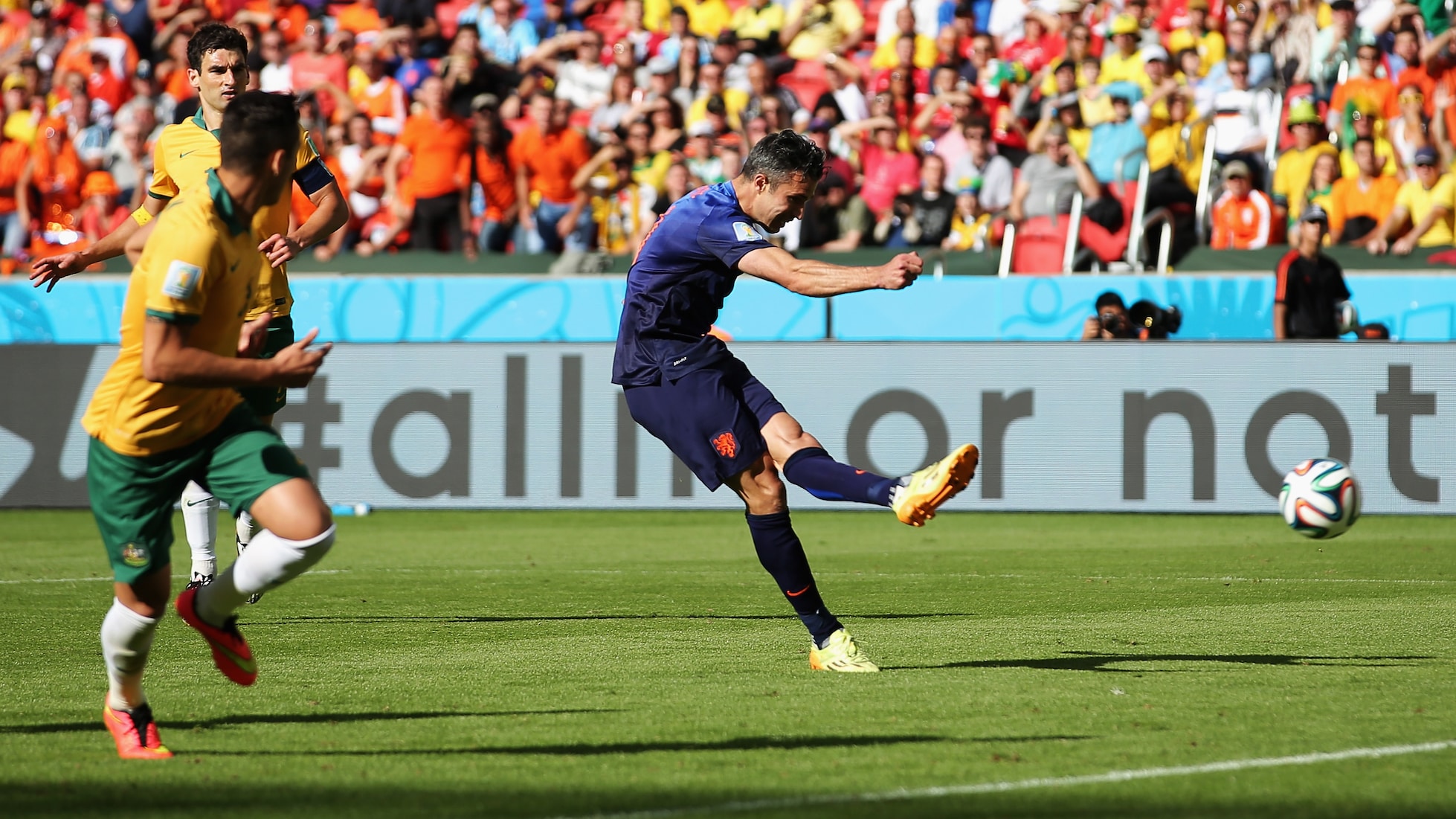 Gol de Robin Van Persie 57' | Australia vs Países Bajos | Copa Mundial de la FIFA Brasil 2014™