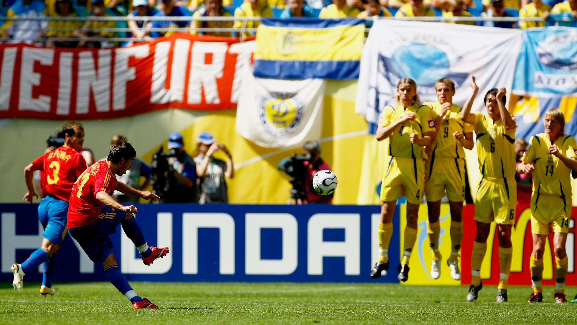 Das Tor von David Villa 17' | Spanien - Ukraine | FIFA Fussball-Weltmeisterschaft Deutschland 2006™