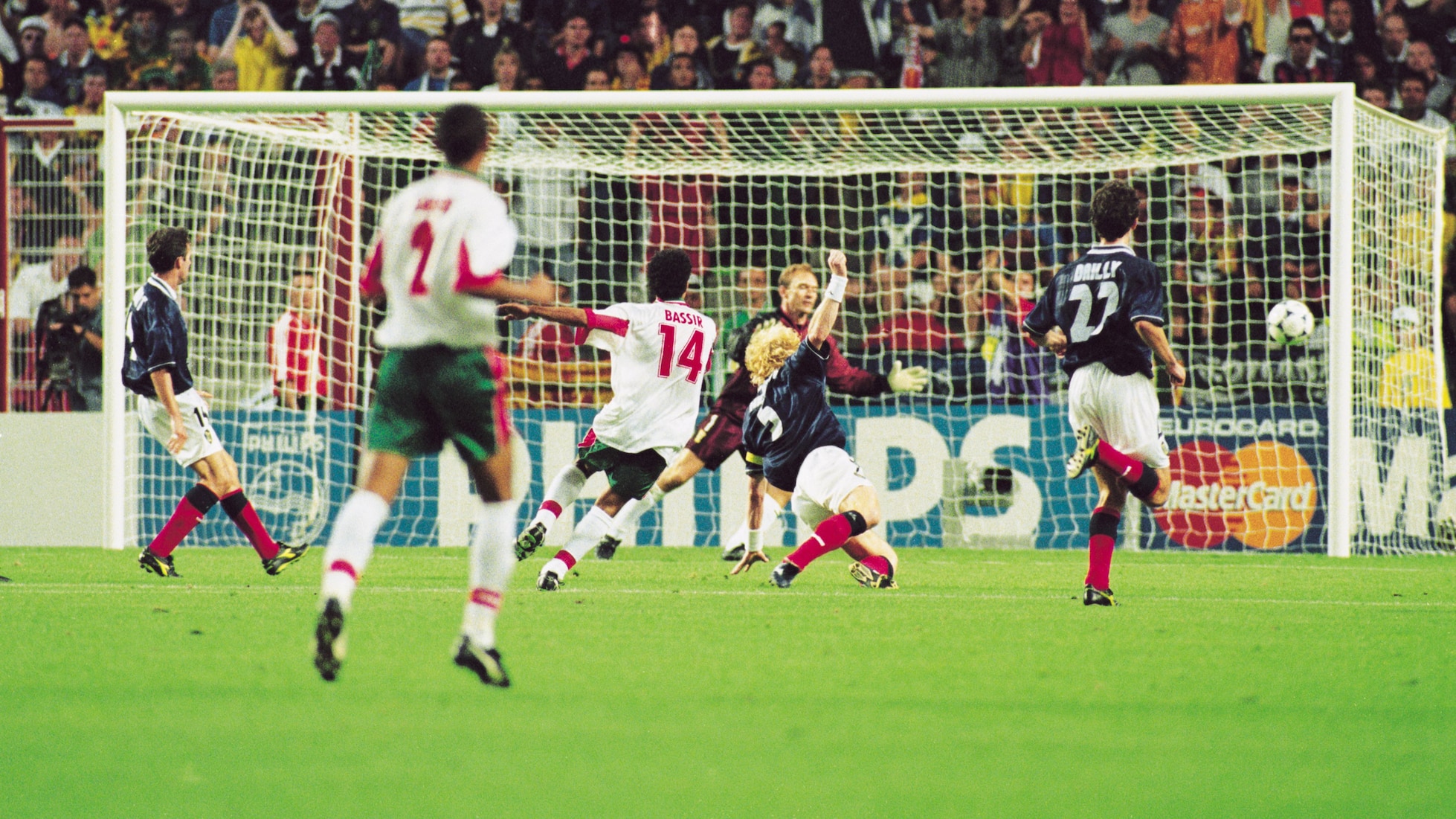 Das Tor von Salaheddine Bassir 85' | Schottland - Marokko | FIFA Fussball-Weltmeisterschaft Frankreich 1998™
